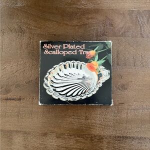 SMALL SILVER PLATED SCALLOPED TRAY W/HANDLE 5" x 6". NEW IN BOX.
